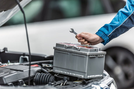 Schimbare baterie auto - pasi esentiali pentru un proces de succes