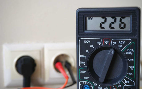 Fluctuatii sau caderi de tensiune electrica - cauze, efecte si solutii pentru protectia echipamentelor