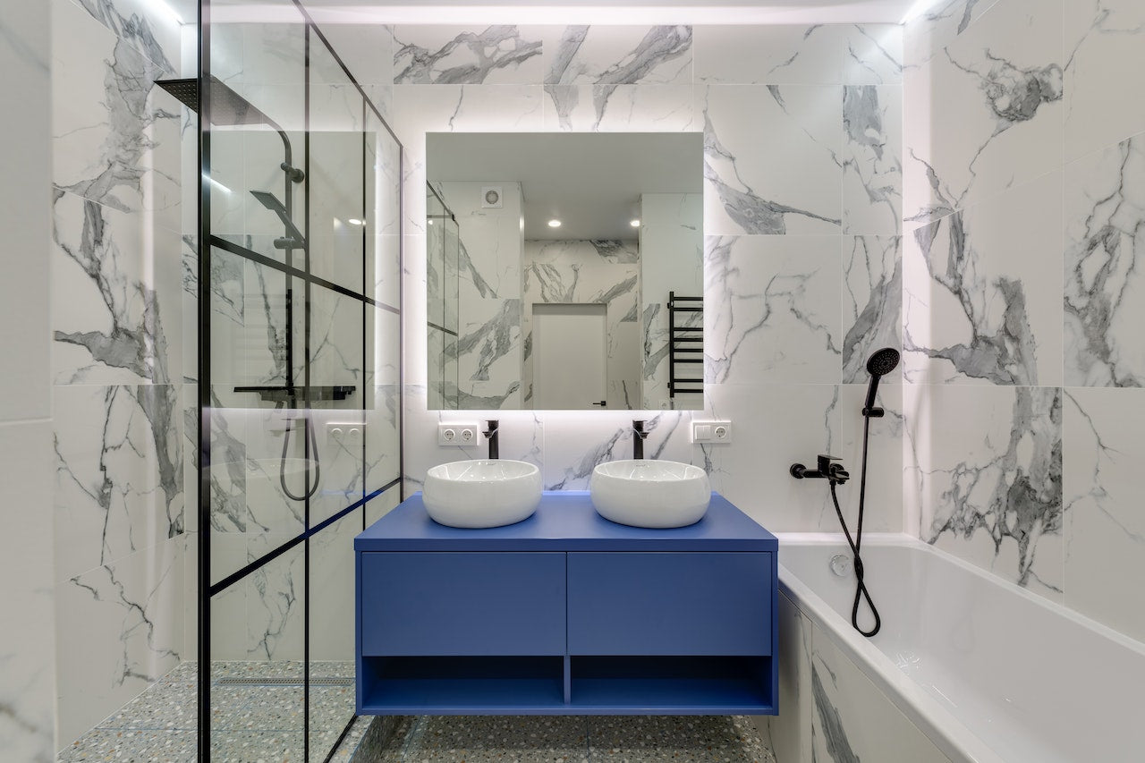 Renovare baie: etape, materiale necesare si recomandari