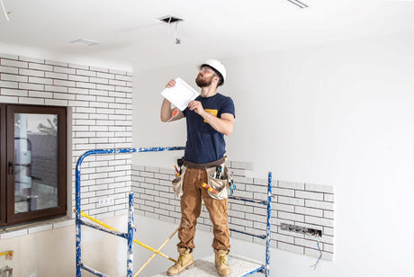 Renovarea garsonierei – de la peretii decopertati la un spatiu primitor in doar cativa pasi